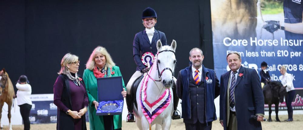 Spinway Colm L To R Katie Jerram Hunnable Nicolina Mackenzie Daisy Beards Mathew Lawrence Chris Hunnable